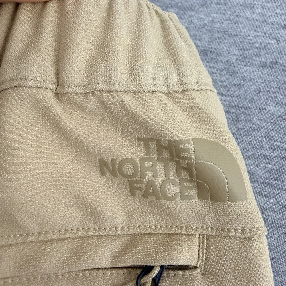 The North Face Camden Pant Men's Medium Khaki Hiking Travel Pants NWT